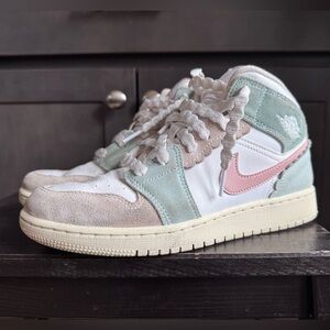 Nike Air Jordan 1 Mid SE GS 'Scalloped Edge' size 6Y